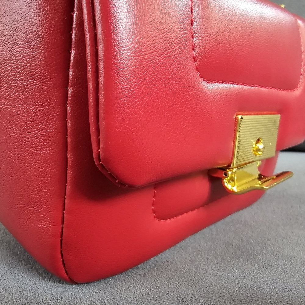 Cute Red Handbag - Picture 3 of 4